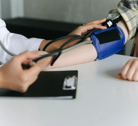 Welche Symptome können bei einer FSGS auftreten?